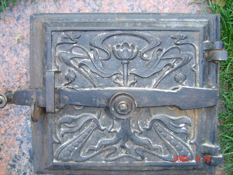 Detail f: Kachelofen, deutsch/wohl Meissen, um 1900, Jugendstil mit Renaissanceelementen, frei interpretiert, in sich 3-fach geteilt, Unter- und Mittelteil ...