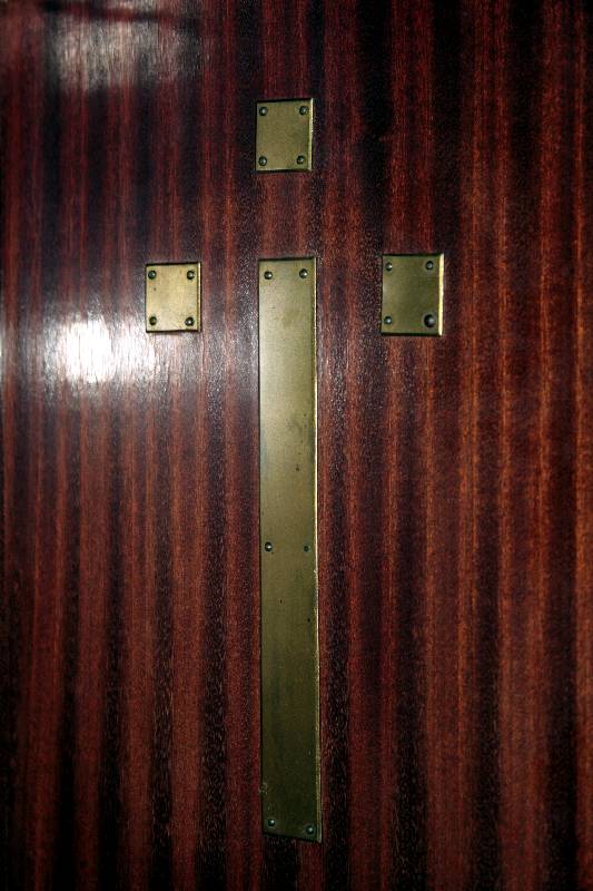 Detail a: SofaÜberbau, deutsch/MÜnchen, um 1902/03, mit zwei Sesseln, Jugendstil, in der Auffassung von Max Leuger bzw. Bruno Paul, Mahagoni massiv, ...