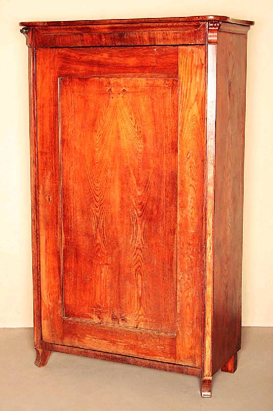 EintÜriger Schrank, um 1860, Eiche massiv mit teilweisen Wurzelholzeinlagen seitlich, Alters- und Gebrauchsspuren, Kleiderhaken innen, ohne ...