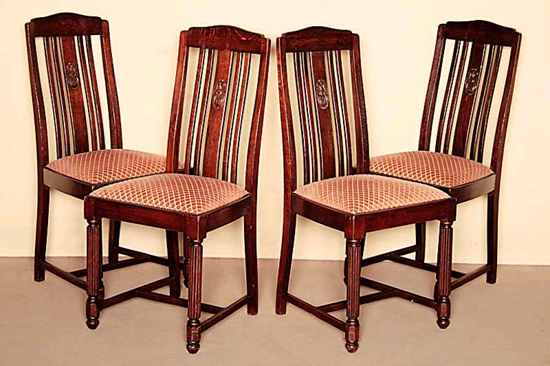 4 HochlehnstÜhle, deutsch, um 1910, Eiche massiv, Vorderbeine gedrechselt und gerieft, mit Verstrebung, RÜckenlehne nach hinten ausgestellt, ...