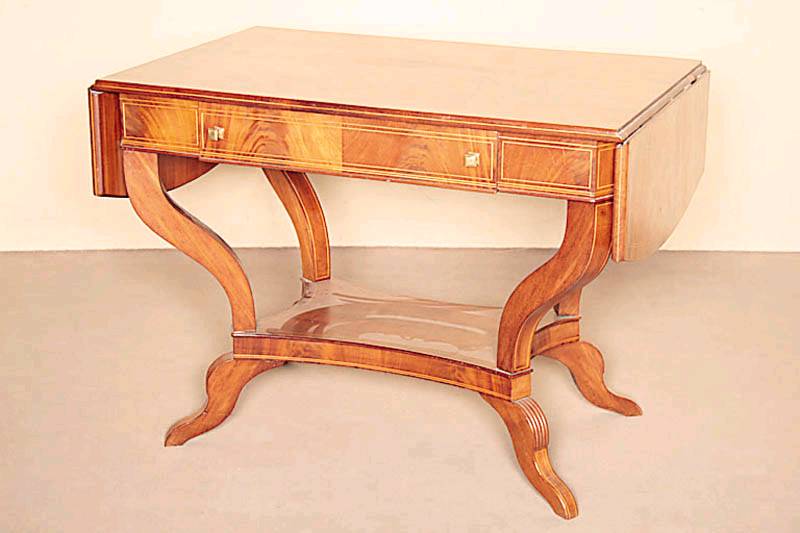 Schreibtisch, deutsch, um 1880/90, viktorianischer Stil, nach englischem Vorbild von 1810/20, sogenannter Sheratonstil mit Chippendaleeinschlag, ...