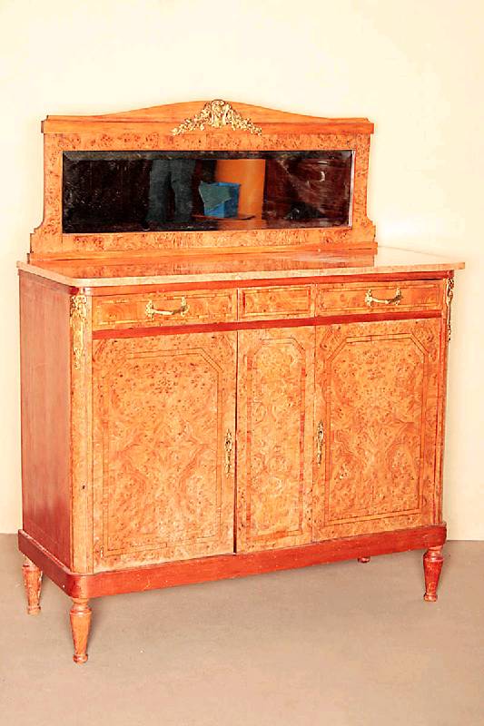 Anrichte, Frankreich, um 1895/1900, Korpus Weichholz/Hartholz, Bergahorn gespiegelt verlegt, Bandintarsien, diese Rosenholz, rosafarbene ...