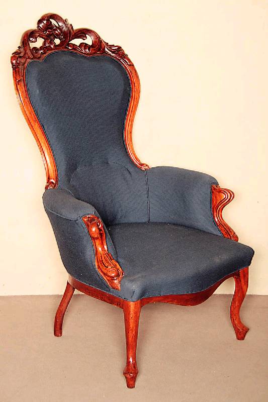 Sessel, deutsch, um 1860, Louis-Philippe, Mahagoni massiv, auf gebogenen Beinen und RÜckenlehne, Krone mit Durchbruchschnitzerei, Polsterung ...
