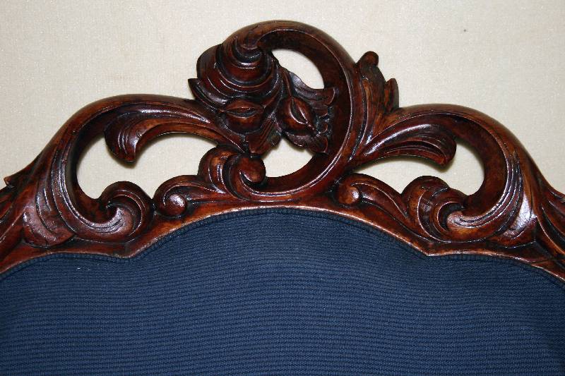 Detail a: Sessel, deutsch, um 1860, Louis-Philippe, Mahagoni massiv, auf gebogenen Beinen und RÜckenlehne, Krone mit Durchbruchschnitzerei, Polsterung ...