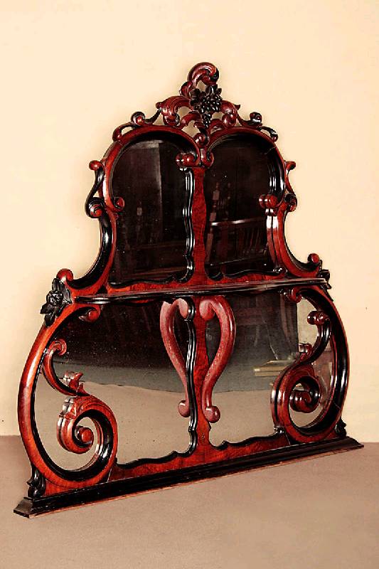 Wandspiegel, deutsch, um 1860, Louis -Philippe, Mahagoni z.T. massiv, profilierter Rahmen, Kopfteil geschwungen, prunkvoller Aufsatz mit ...