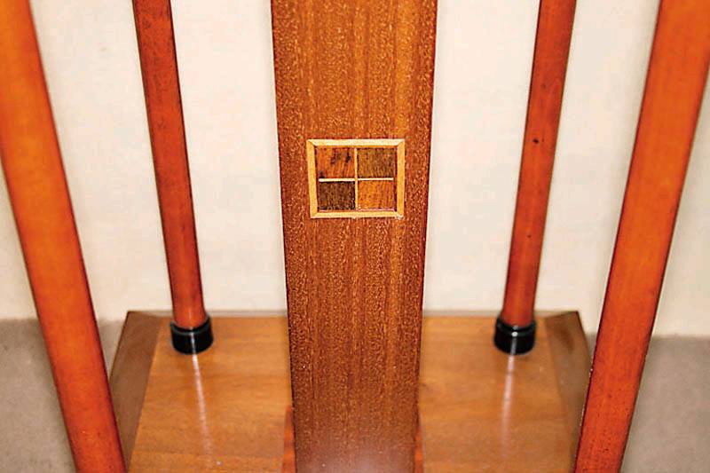Detail a: Ausgefallener Blumentisch, deutsch, um 1904/06 , abstrakter Jugendstil, aus Rechtecken und Quadraten konzipiert, SÄulen als auflockerndes ...
