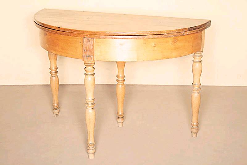 Klapptisch, sÜddeutsch/Pfalz, um 1795/1810, Beine gedrechselt, Eiche massiv, zeittpyische doppelte Balustergestaltung, einfache Zarge, ...