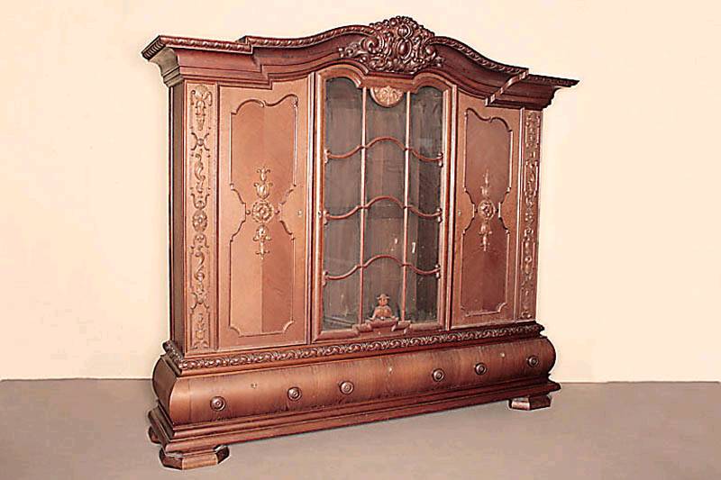 Vielzweckschrank, deutsch, um 1908/10, Korpus Eiche und Buche massiv, Eiche- bzw. Eichewurzelfurnier, z.T. gespiegelt verlegt, aufgesetzte ...