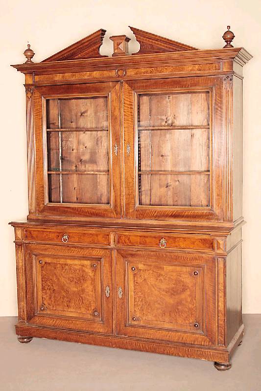 Aufsatzschrank, deutsch, um 1870/75, Gründerzeit, Korpus Eiche massiv und Weichholz, Wurzelnußfurnier gespiegelt verlegt, aufgesetzte Rosetten, ...