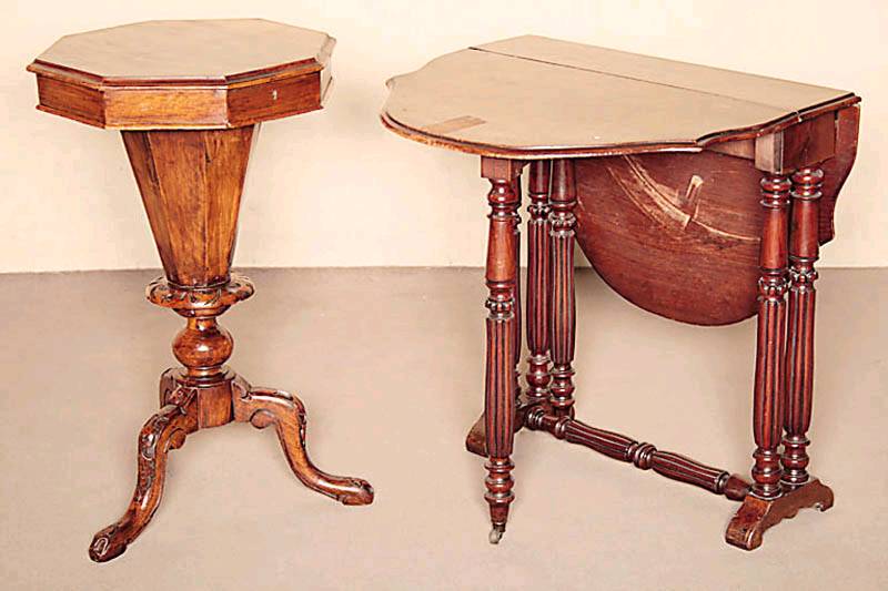 Kleiner Oblongtable, England, um 1850/60, viktorianisch, Tropenholz auf Mahagoni gebeizt , beidseitig abklappbar, als Konsolentisch bestens ...