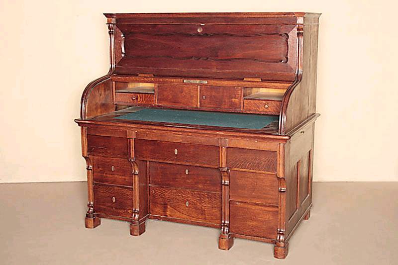 Großes RollbÜro, deutsch, um 1860, Louis -Philippe, Korpus Weichholz, z.T. Eiche, Eichefurnier, Inneneinrichtung mit zwei Schubladen, zwei ...