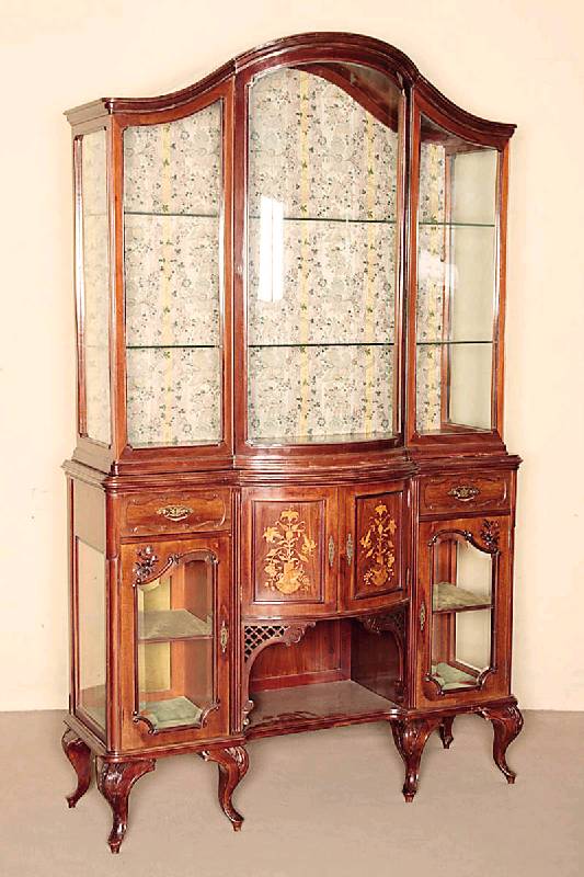 Prunkvitrine, England, um 1900, Edwardien, Korpus Weichholz, Mahagonifurnier, mit Blumenmarketerie, 2-teiliger Korpus mit vorgerundetem ...