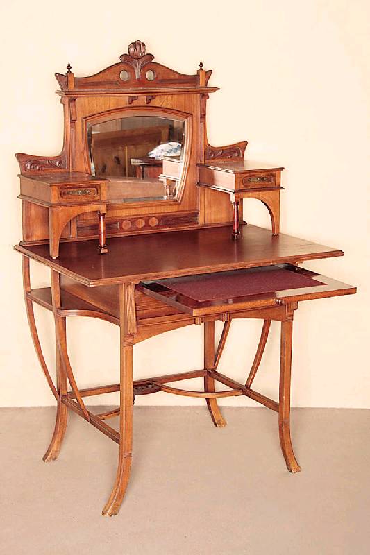 Detail a: Damenschreibtisch, deutsch, um 1900, Jugendstil, Korpus Weichholz, Mahagoni furniert, auf eckigen Beinen, unten leicht ausgestellt, mit ...