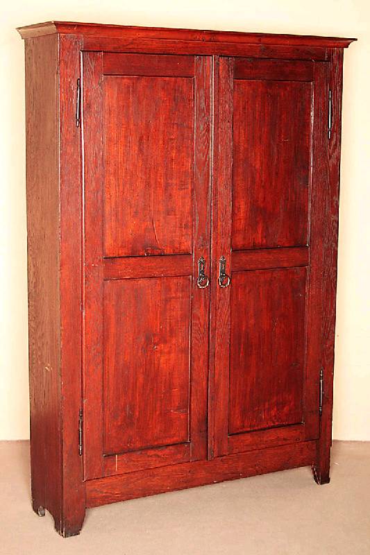 SpÄtbiedermeierschrank, deutsch, um 1860/70, z.T. auf Rahmen gearbeitet, RÜcken Linde und Zierbelkiefer, Front und Seite Eiche massiv, rÖtlich ...