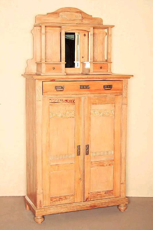 Aufsatzvertiko, sÜddeutsch, um 1900/05, Zierbelkiefer, Kiefer, Linde und Buche, Front auf Rahmen gearbeitet, Unterteil mit integrierter ...