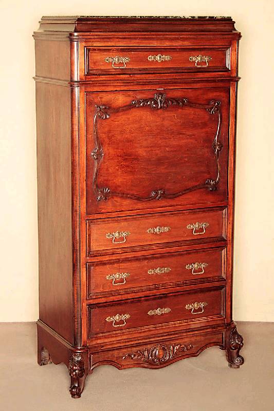 Detail a: Schranksekretär, wohl Frankreich, um 1900, Barockstil, Nußbaum massiv, Nußbaumfurnier, doppelt geriefte Leistenverzierung, Zarge und Beine ...