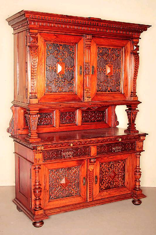 Aufsatzbuffet, deutsch, um 1880, GrÜnderzeit , Eiche und Kiefer massiv, auf KugelfÜßen, schwere Fußleiste, Lisenen mit vorgesetzten ...