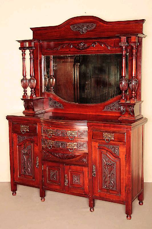 Aufsatzbuffet, England, um 1870, viktorianisch, Weichholz und Mahagoni massiv, TÜrfÜllungen kassettiert und geschnitzt, Schubladenfront mittig ...