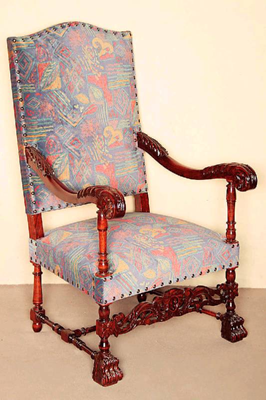 Armlehnsessel, deutsch, um 1890, Barockstil, Nußbaum massiv, auf gedrechselten Beinen, auslaufend in TatzenfÜßen, Zarge mit ...