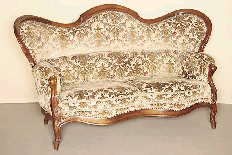 2-sitzer Sofa, deutsch, um 1835/45, Louis -Philippe, Gestell Nußbaum massiv, gerieft, allseitig geschweift, schöne tiefe Schweifung, komplett ...