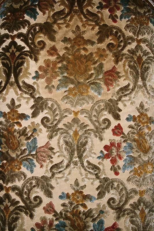 Detail a: Voltairestuhlsessel, Frankreich, um 1860/70, Gestell Buche massiv, Polsterung alt belassen, Bezug 60er/70er Jahre, sehr bequem, Rückenlehne ...