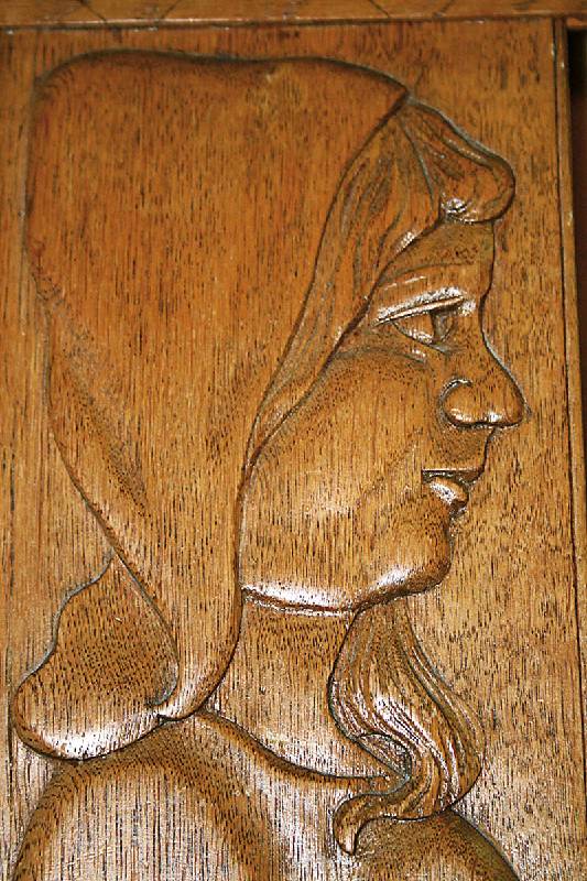 Detail a: Stuhlsessel, norddeutsch, um 1900/10, Eiche massiv, ausgesuchtes Holz, Rücken mit Darstellung eines Frauenportraits, original Geflecht aus der Zeit, ...