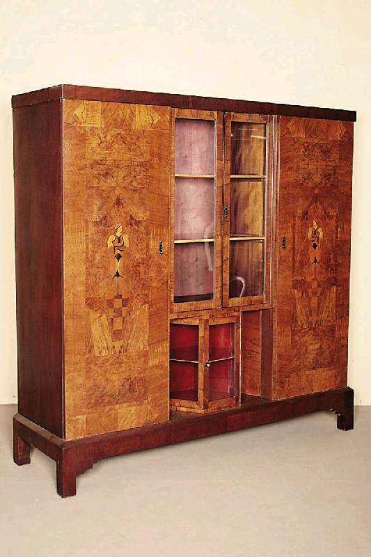 Bücherschrank, deutsch, um 1920, ArtDeco, Designentwurf, Anspielung auf Koloman Moser, Korpus Weichholz, Nußbaum und Eiche furniert, auf eckigen ...