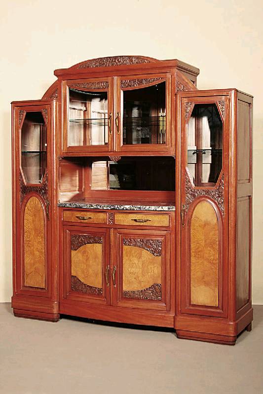 Prunkschrank, Frankreich, um 1928/32, Mahagoni massiv bzw. Tropenholz von bester Qualität, Rüsterfurnier doppelt bzw. 3-fach gespiegelt verlegt, ...