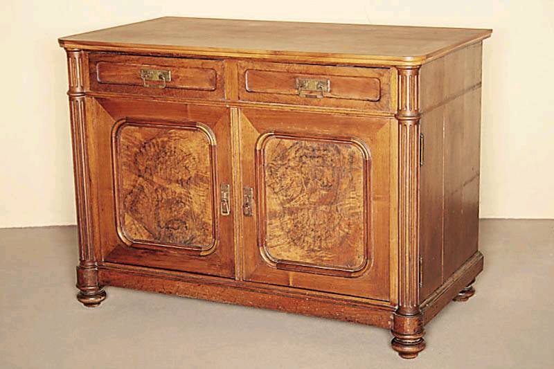 Ursprünglicher Waschtisch, süddeutsch, um 1890/1900, Korpus Weichholz/Hartholz, z.T. Eiche, Wurzelnußfurnier gespiegelt verlegt, Inlets doppelt ...