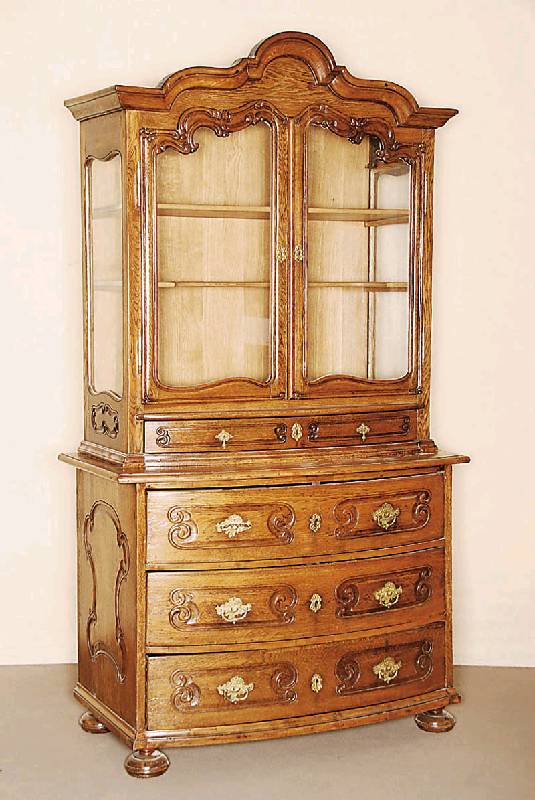 Aufsatzkommode, Kurpfalz/Gegend Mannheim/Heidelberg, um 1770/80, Eiche massiv bzw. Weichholz (Rückwand und Innenleben), Rocaillen und ...