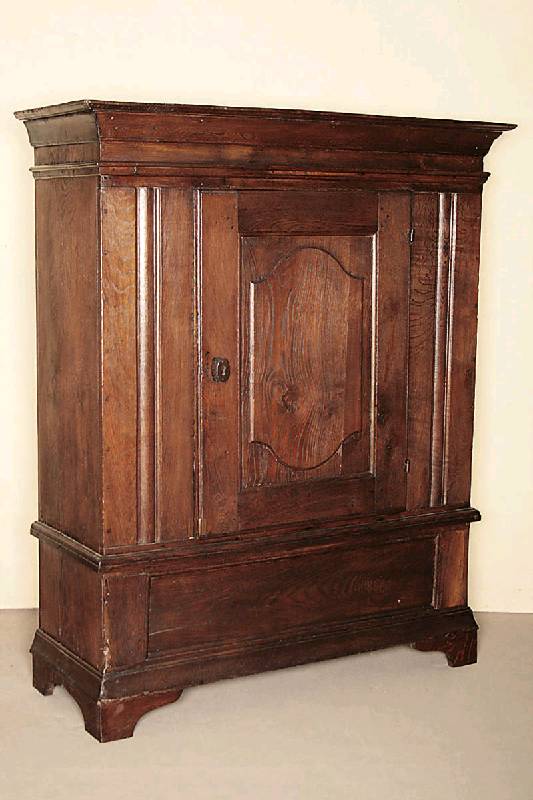 Brotschrank, deutsch, um 1790/1800, Eiche massiv, Westfalen/Umgebung Minden, Lisenen profiliert, kassettierte Türfüllungen, schwere Kopfleiste, ...