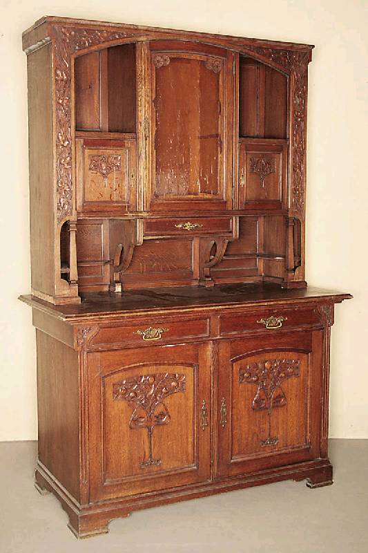 Vielzweckschrank, süddeutsch, um 1900/04, wohl Karlsruhe, Front auf Rahmen gearbeitet, Darstellung von Laubhütte und Lebensbaum, Anspielung auf ...