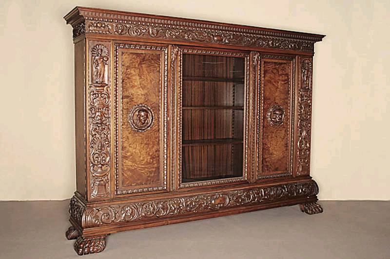 Renaissancestilschrank, deutsch, um 1910/15,Eiche massiv, wenige Teile Weichholz, Wurzelnußfurnier gespiegelt verlegt, Lisenen, Kopf und Fußteil ...