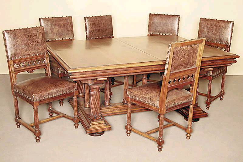 Prunktisch mit sechs Stühlen, deutsch, um 1870, Tisch Korpus Eiche und Nußbaum massiv, hervorragende Verarbeitung, vier Hauptsäulen mit sechs ...