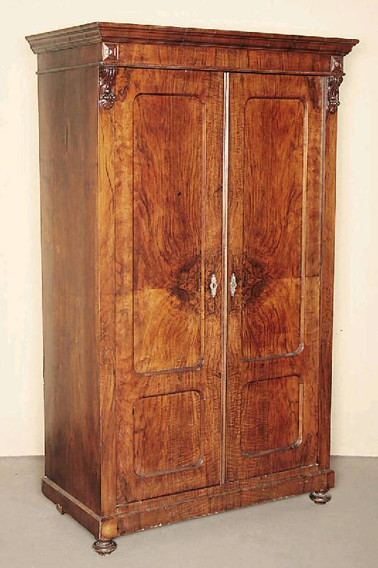 Gründerzeitschrank, deutsch, um 1880/90, Korpus Weichholz, Wurzelnußfurnier doppelt bzw. 4-fach verlegt, sehr schönes dynamisches Furnierbild, ...
