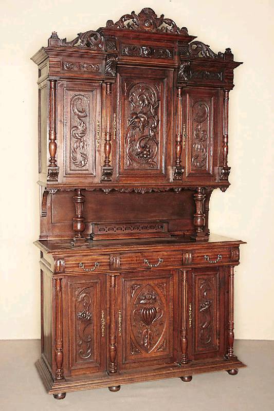 Vielzweckschrank, Niederlande/Flandern, um 1880/90, Korpus Buche, Front und Seiten Eiche massiv, Eichefurnier, z.T. auf Rahmen gearbeitet, z.T. ...