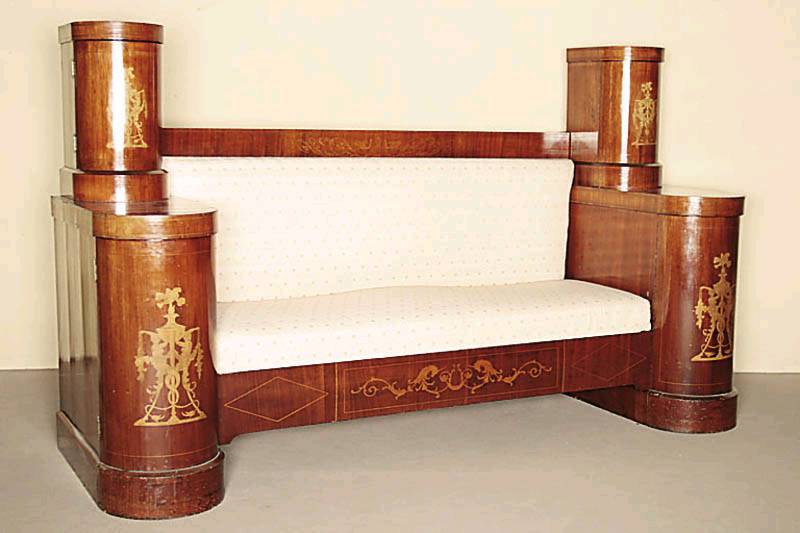 Prunksofa, Berlin, um 1910, nach dem Vorbild von 1820/30, 3-sitzer, Korpus Weichholz/Hartholz, Mahagonifurnier, z.T. gespiegelt verlegt, Intarsien ...