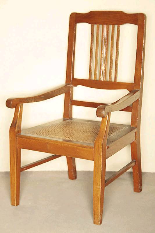 Stuhlsessel, deutsch, um 1900/05, Eiche massiv, Anspielung auf die Biedermeierzeit, original belassen, beste Verarbeitung und Qualität, Rückenlehne ...
