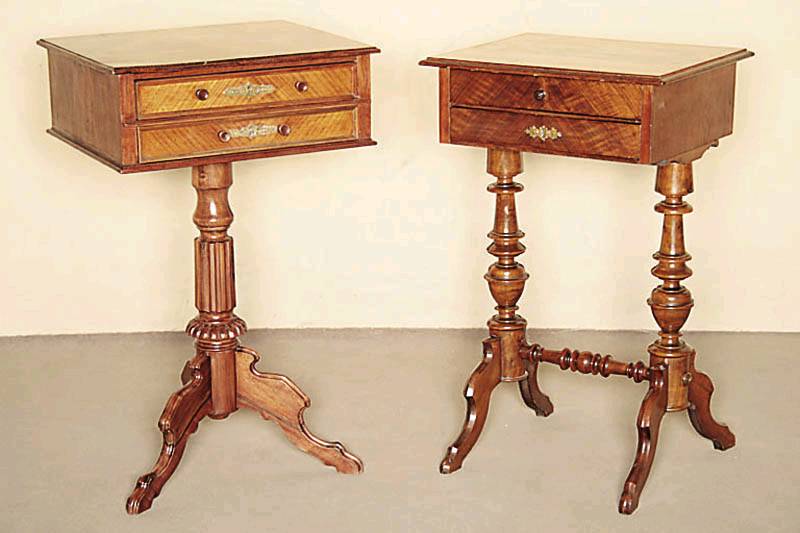 Nähtisch, deutsch, um 1890, Gründerzeit, Nußbaum z.T. Weichholz, auf gedrechselten Säulenfüßen, 3-fach ausladend, kastenförmige Schublade, ...