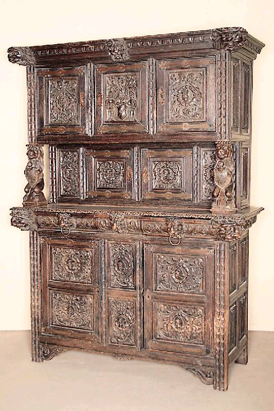 Prunkschrank, Brüsseler Raum, um 1860/70, nach dem Vorbild von 1580/1620, Eiche massiv, komplett auf Rahmen gearbeitet, seitliche Füllungen ...
