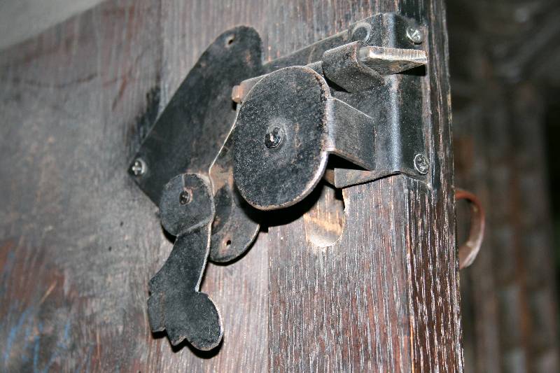 Detail d: Prunkschrank, Brüsseler Raum, um 1860/70, nach dem Vorbild von 1580/1620, Eiche massiv, komplett auf Rahmen gearbeitet, seitliche Füllungen ...