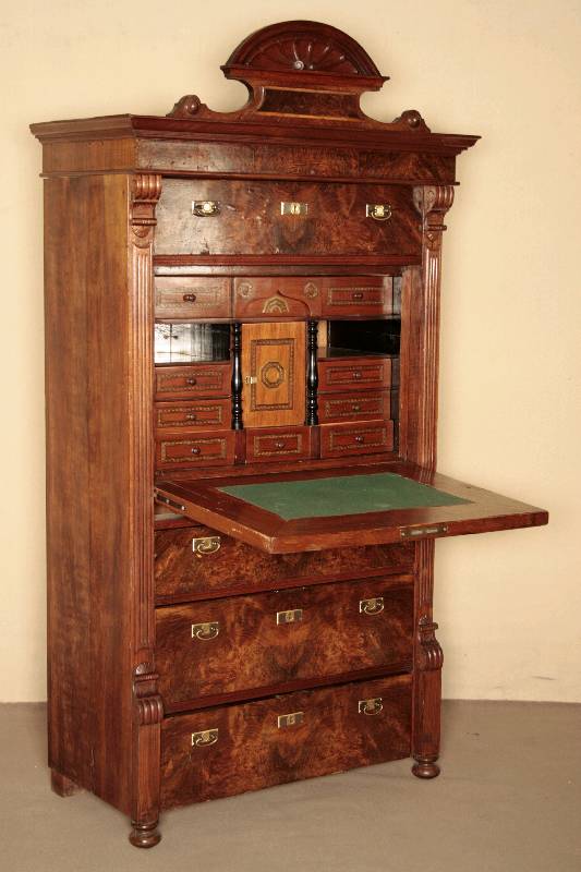 Gründerzeit-Standsekretär, deutsch, um 1880/90, Korpus Weichholz, Wurzelnußfurnier gespiegelt bzw. doppelt gespiegelt verlegt, schönes ...