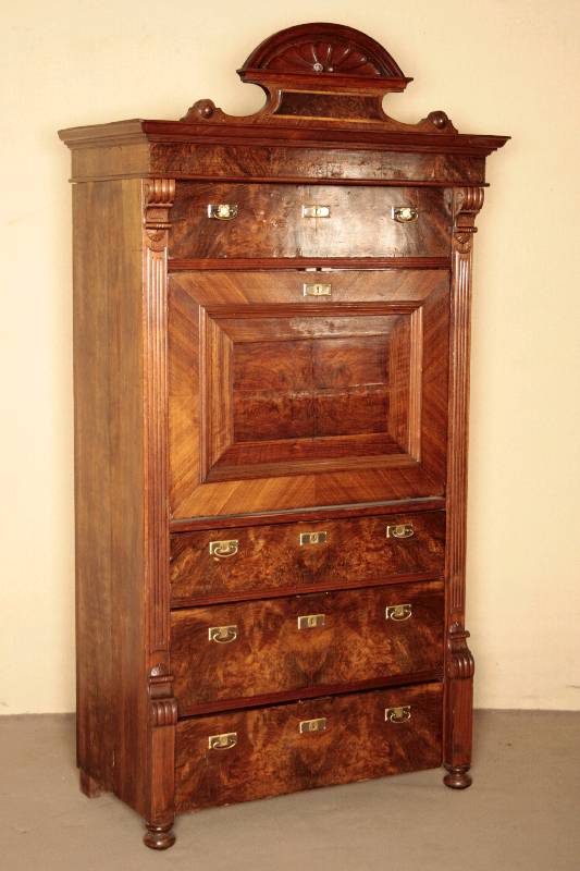 Detail a: Gründerzeit-Standsekretär, deutsch, um 1880/90, Korpus Weichholz, Wurzelnußfurnier gespiegelt bzw. doppelt gespiegelt verlegt, schönes ...