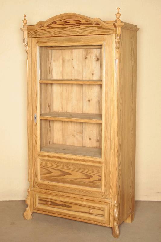 Wäsche- bzw. Vitrinenschrank, mitteldeutsch, um 1860/70, Zierbelkiefer massiv, ausgesuchtes Holz, sehr schöne Maserung, Holzstruktur aufeinander ...