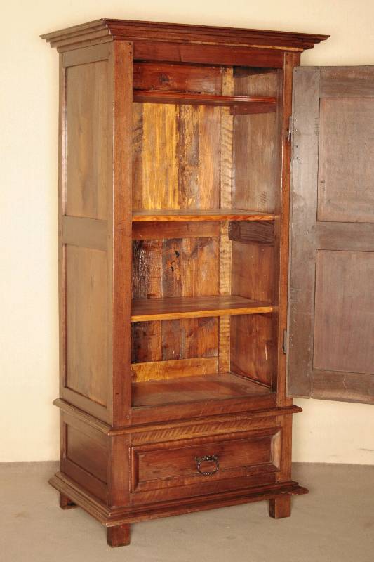 Detail b: 1-türiger Brotschrank, Frankreich/Umgebung Straßburg, um 1790/1800, Nußbaum massiv, gerder Korpus Front und Seiten mit kassettierten Füllungen, ...