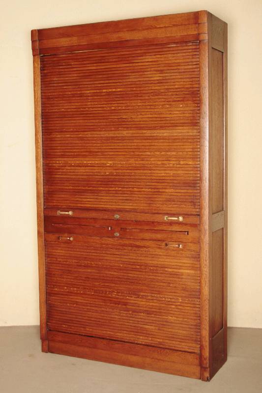 Detail a: Archivschrank, deutsch, um 1910, mit Schieberollo, Eiche massiv, z.T. furniert, Korpus z.T. Weichholz, Innenleben mit reichen Ablagemöglichkeiten, ...