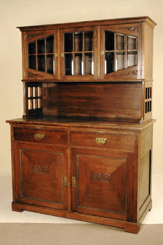 Aufsatzmöbel, deutsch/Raum München, um 1902/04, starker Einfluß von Bruno Paul, Korpus Eiche massiv und Hartholz, Eichefurnier, z.T. horizontal ...