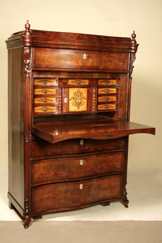 Standsekretär, deutsch, um 1860, Louis -Philippe, Mahagoni massiv, Mahagonifurnier, Schauseite leicht geschweift und mehrfach gestuft, schönes ...