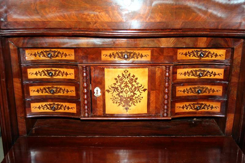 Detail b: Standsekretär, deutsch, um 1860, Louis -Philippe, Mahagoni massiv, Mahagonifurnier, Schauseite leicht geschweift und mehrfach gestuft, schönes ...
