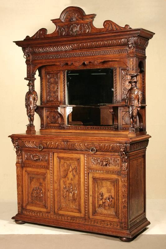 Prunkvoller Buffetschrank mit Spiegelaufsatz, Frankreich, um 1870, Eiche massiv, Unterteil mit aufwendigen Schnitzereien, Türfüllungen mit ...